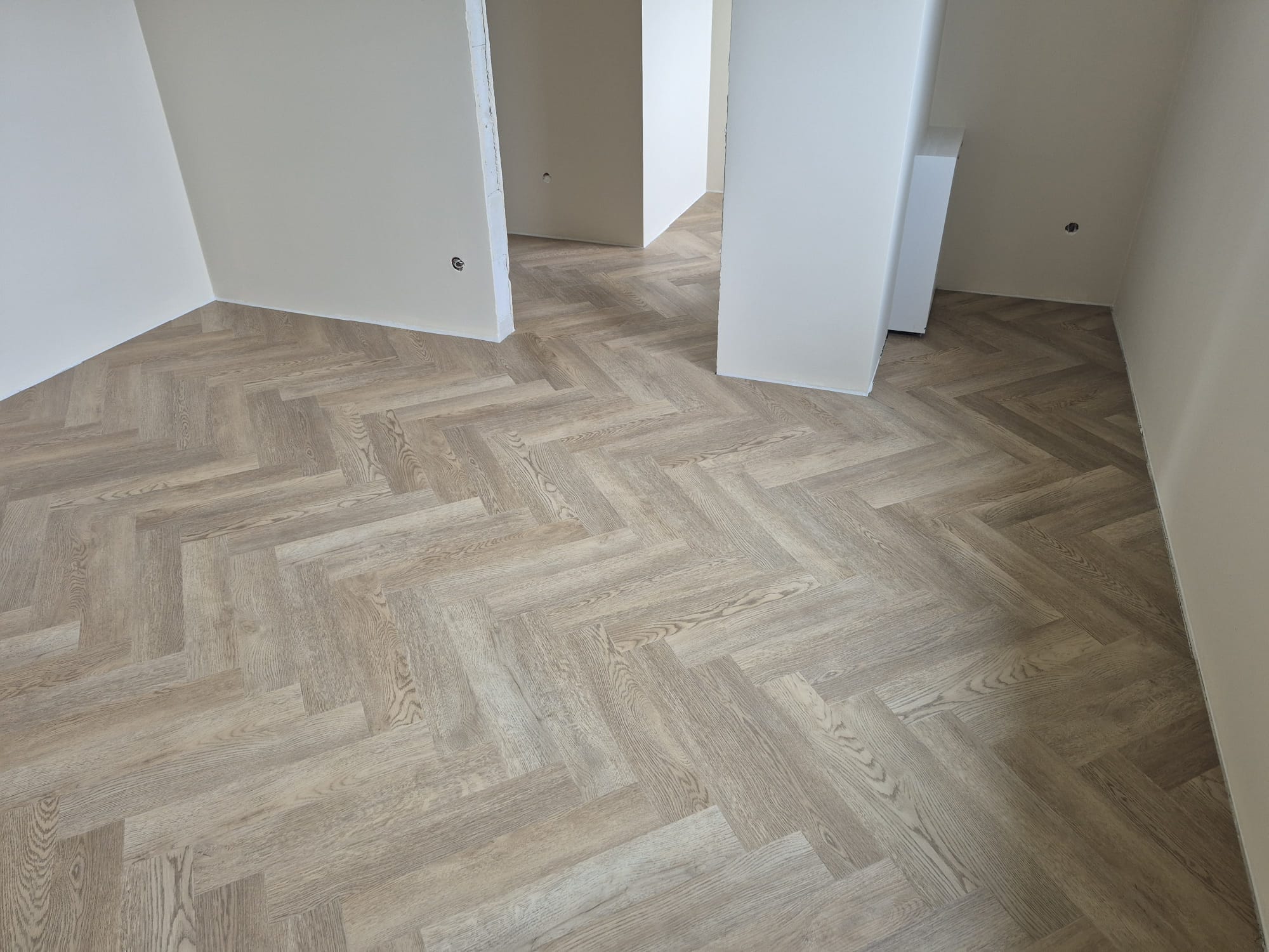 Ułożenie jodełki winylowej – detale i docinki, Tychy