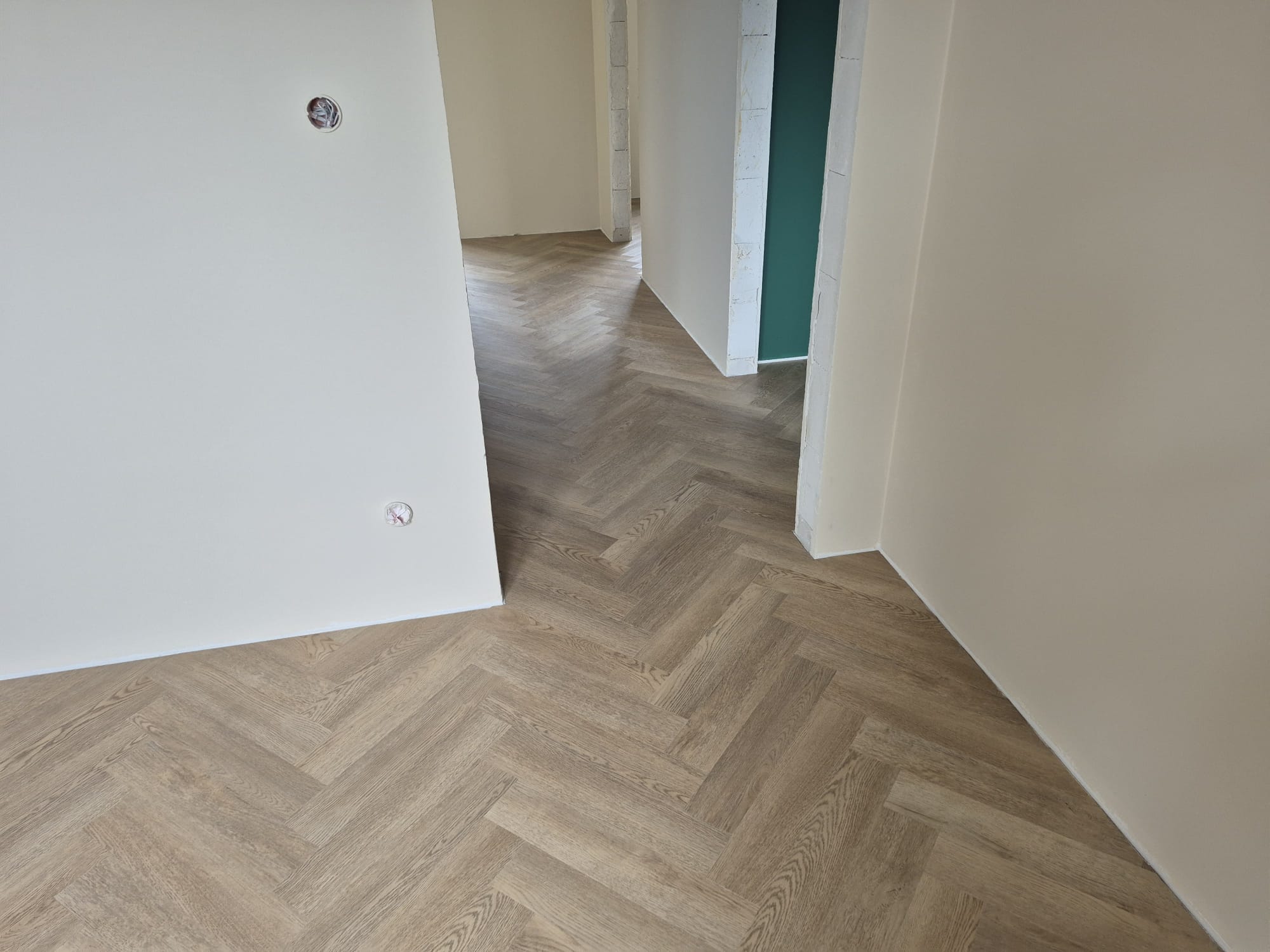 Korytarz i przejścia między pomieszczeniami – jodełka winylowa Peru, Tychy