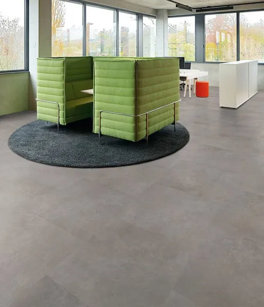 Project Floors floors@home TR 990 beton szarobeżowy płytka 60×60 klejona LVT 0,30 mm