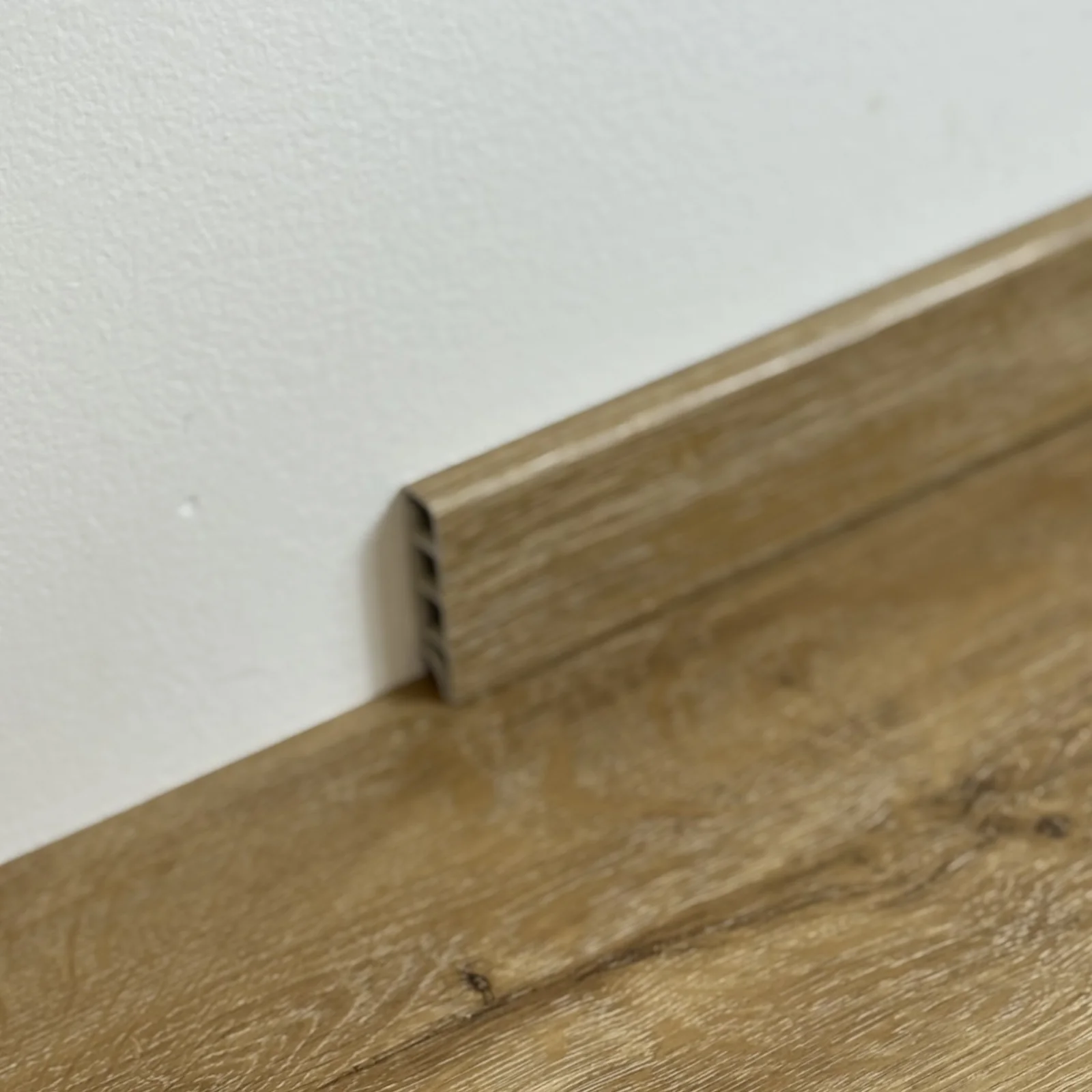Listwa przypodłogowa 2m Halifax SPC RIGID Egibi Floors