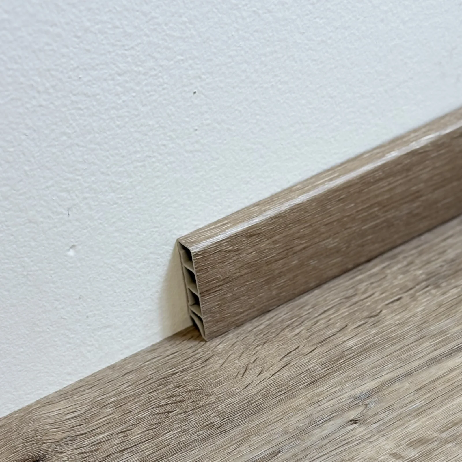 Listwa przypodłogowa 2m Calgary SPC RIGID Egibi Floors