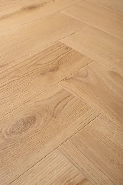 Panele winylowe VinylTechLab Alcazar Royal Castle – jodełka click SPC 6 mm