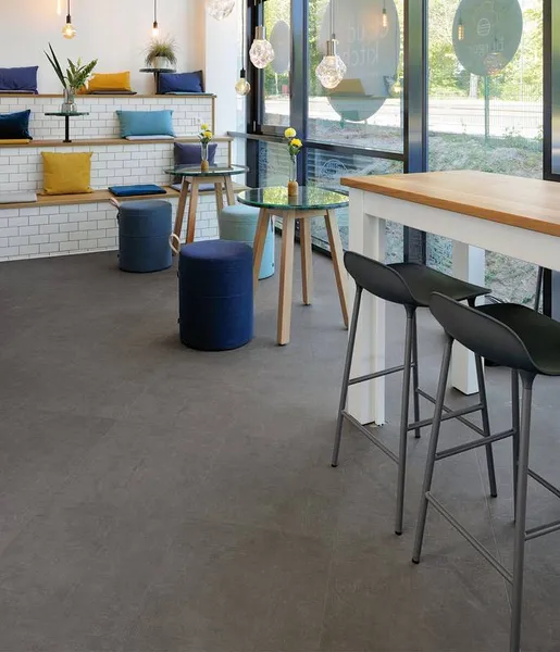 Project Floors floors@work TR 556 beton grafitowy płytka 45,7×45,7 klejona LVT 0,55 mm