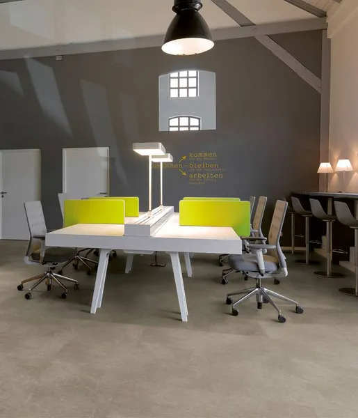 Project Floors Tile Trends TR 790 kamień oliwkowoszary płytka 91,4×45,7 klejona LVT 0,55 mm