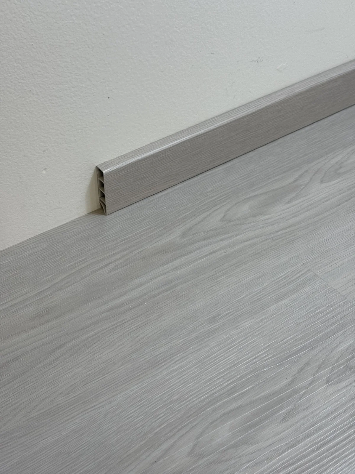 Listwa przypodłogowa 2m Toronto SPC RIGID Egibi Floors