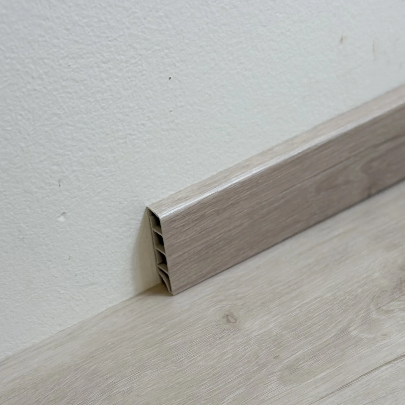 Listwa przypodłogowa 2m Banff SPC RIGID Egibi Floors