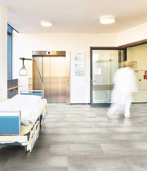 Project Floors floors@home TR 730 kamień jasnoszary płytka 91,4×45,7 klejona LVT 0,30 mm