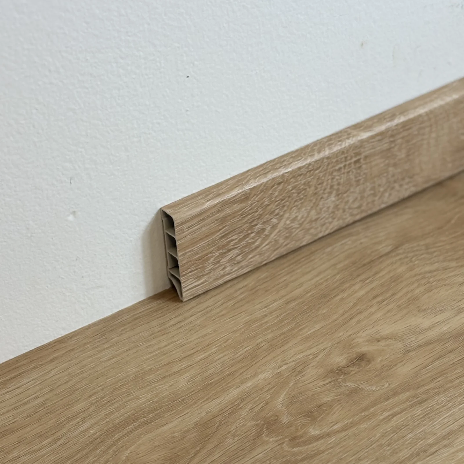 Listwa przypodłogowa 2m Winnipeg SPC RIGID Egibi Floors